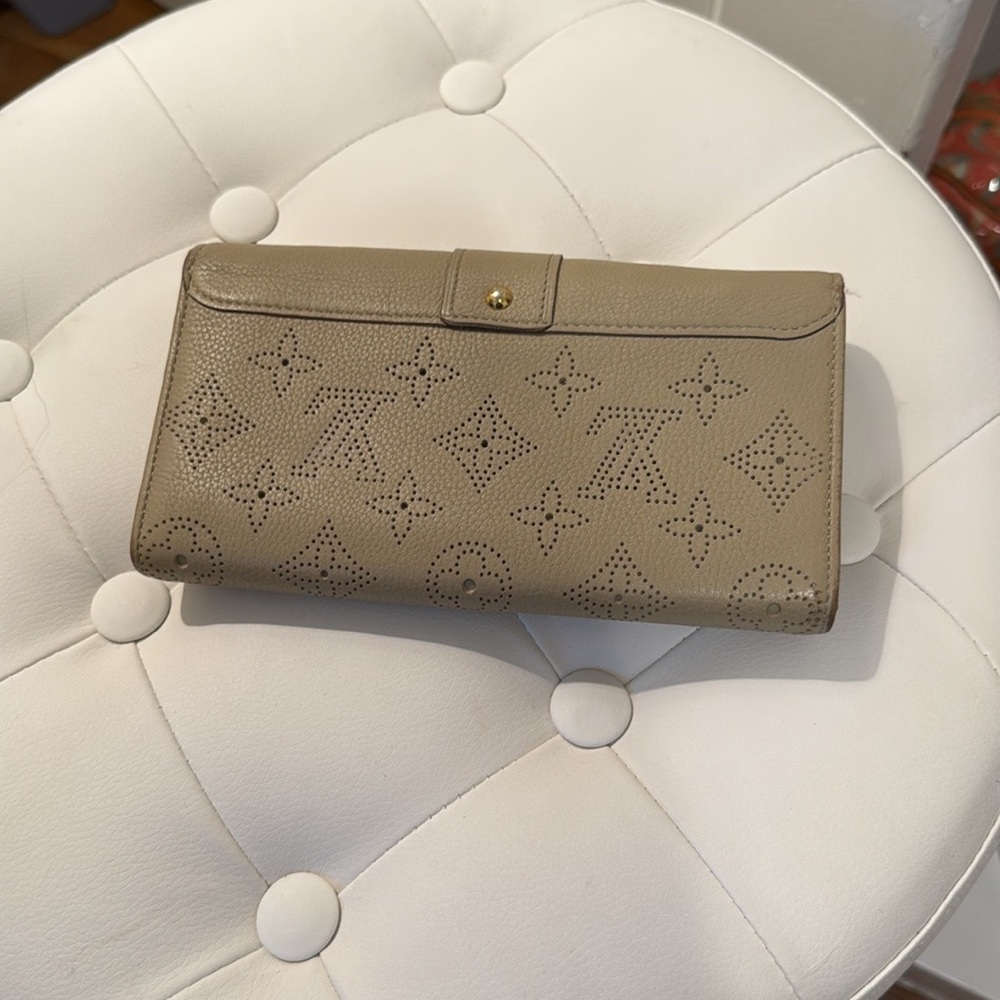 Louis Vuitton portefeuille iris mahina taupe Wallet- - Picture 5 of 13